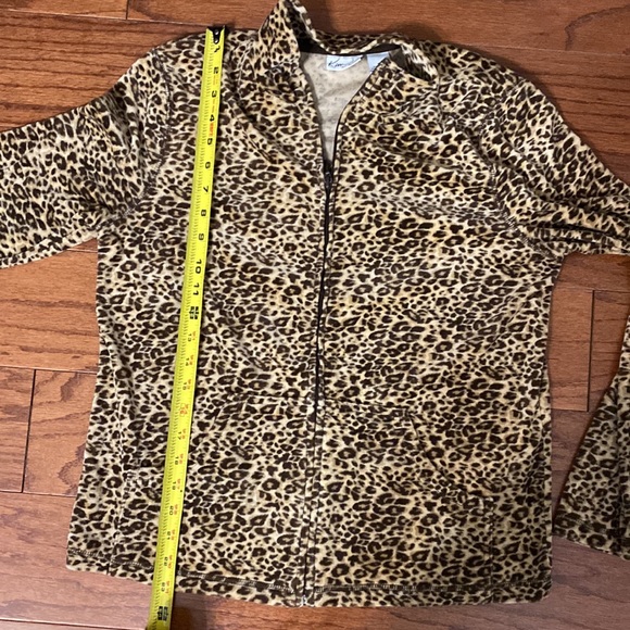 Kim Rogers’s leopard pattern velvet jacket. PS - Picture 9 of 10